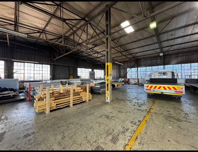 742M² WAREHOUSE TO LET IN SPARTAN